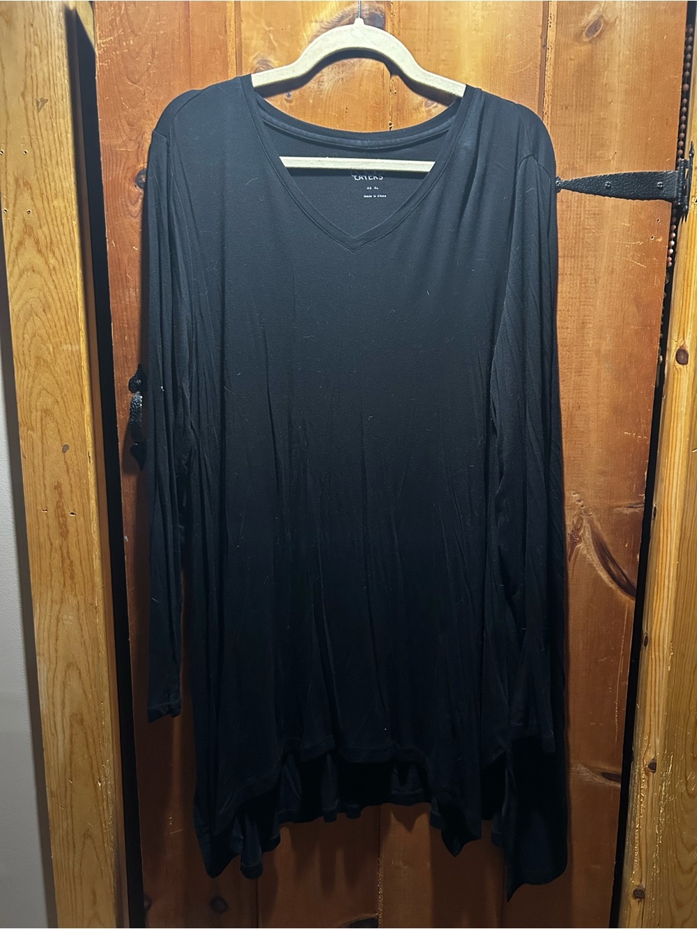 Relaxed V-Neck Long Sleeve Tunic - Black